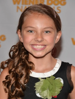 File:Caitlin Carmichael.png