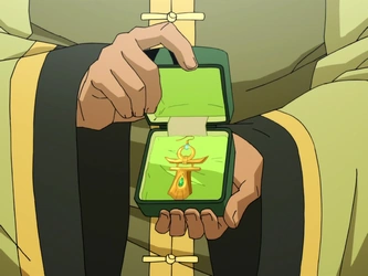 File:Royal Brooch.png