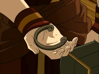 File:Toph's bracelet.png