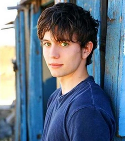 File:Jackson Rathbone.png