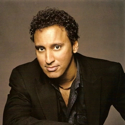 File:Aasif Mandvi.png
